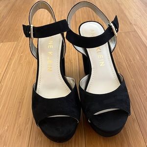 Anne Klein Black Heels SIZE 9